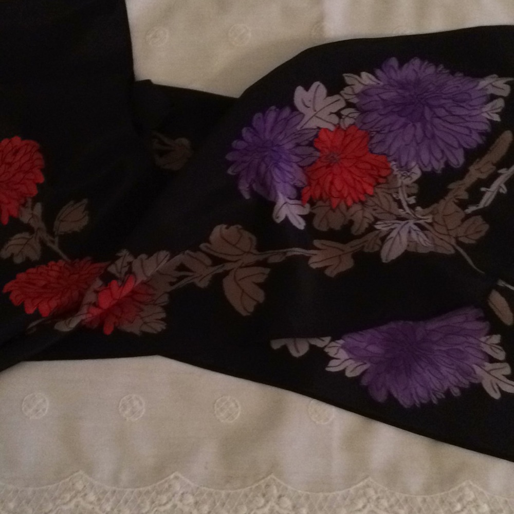 Vintage Veresa by Vera Black Floral Scarf - Picture 4 of 7